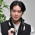 新ラインナップ発表会に出席した磯村勇斗（C）モデルプレス