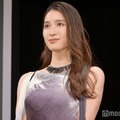 土屋太鳳、シックなドレスで素肌輝く「心が辛くなっていった」役作りも明かす＜マッチング＞ 画像