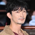 津田健次郎「最愛」撮影初日にハプニング発生していた 久々の“俳優”仕事に苦労明かす 画像