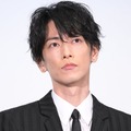 佐藤健「愛と恋の違いは？」に真剣回答 “大胆発言”にも会場沸く「俺にしておけば？」＜四月になれば彼女は＞ 画像