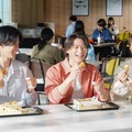 （左から）神宮寺勇太、平野紫耀、岸優太／新TVCM「たっぷりいこうぜ！登場」篇メイキングより（提供写真）