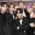 BTS、ジン除隊にメンバー駆けつける 集合写真に「おかえり」「愛が溢れてて涙」と反響殺到 画像