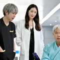 二宮和也、チェ・ジウ、恵俊彰「ブラックペアン シーズン２」第5話より（C）TBS