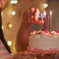 イタリアのホテルで“誕生日ケーキ”に火をつけた瞬間！？“あまりの奇跡”に「笑いが込みあげました」