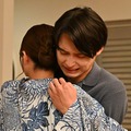 松本若菜、松村北斗「西園寺さんは家事をしない」第8話より（C）TBS