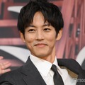 松坂桃李、“疑惑”を即否定  三谷幸喜にCMでも怪しまれる「こいつ本当はなんか…」【スオミの話をしよう】 画像