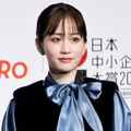 「見惚れてしまう」前田敦子、美デコルテ披露のキャミワンピースSHOTに反響「本当スタイルいい」 画像