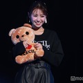 香音、ショーパンから美脚スラリ ぬいぐるみ抱き登場【STARRZ TOKYO】 画像