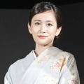 前田敦子、上品な魅力が漂う衣装SHOTに「いつまでも変わらず綺麗」「スタイルが良過ぎる…！！」