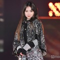 新ガールズグループMADEIN・MiU「ガルアワ」初ランウェイ ミニ丈で美脚スラリ【GirlsAward 2024AW】 画像