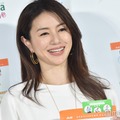 井川遥、色白美脚際立つショーパン姿披露「真っ直ぐで綺麗」「憧れ」の声 画像