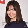 小嶋陽菜、美谷間＆美尻際立つ“超ミニ丈”姿披露「破壊力すごい」「モチベ上がる」の声 画像