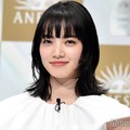 小松菜奈、センター分け×スーパーロングヘア・鼻ピで雰囲気ガラリ「別人みたい」「異次元の美しさ」 画像