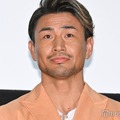 魔裟斗、長男とのおそろコーデ披露 顔出し2ショットに「イケメン親子」「憧れ」と絶賛の声 画像