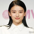 出口夏希、透けボトムから美脚のぞく「スタイル抜群」「可愛すぎる」と絶賛の声 画像