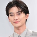 高橋文哉、“人生初”の短髪に 雰囲気ガラリのイメチェンショットに「新鮮」「ビジュよすぎ」と反響相次ぐ 画像