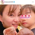 保田圭、6歳息子とドーナツを持ってパシャリ！顔寄せSHOTに「親子すごい仲良し」「めっちゃ可愛い」 画像