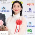 石原さとみ、感極まり涙 両親が21年ぶり授賞式参加「病気を乗り越えて」【第49回報知映画賞】 画像