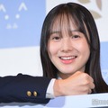 本田紗来、ミニ丈×ロングブーツスタイルで美脚＆お腹チラリ「新鮮」「ドキッとした」と反響 画像