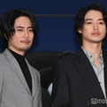 「水球ヤンキース」ぶりの共演の間宮祥太朗、山崎賢人（C）モデルプレス