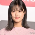 原菜乃華、母とお出かけ 極ミニ丈×黒タイツで圧巻の脚線美披露「抜群スタイル」「いつもと雰囲気違う」 画像