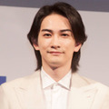 町田啓太、サンローランを華麗に着こなしたセットアップSHOTに反響「素敵すぎて倒れそう」「色気、爆発」 画像