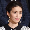 知念里奈、プロバレエダンサーの長男に泣きつく次男の見送りショット公開「兄弟の身長差が愛おしい」の声 画像