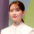 畑芽育、“笑いの絶えない現場”ドラマ『天久鷹央の推理カルテ』オフSHOTに反響「天使」「可愛すぎてやばい」 画像