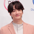小関裕太、海軍制服姿の『めおと日和』オフSHOTに反響「爽やか」「カッコ良すぎる」 画像