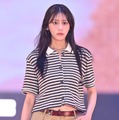 貴島明日香、引き締まったウエストのぞく涼しげコーデ【GirlsAward 2025SS】 画像