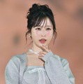 AKB48小栗有以、ガーリーミニワンピ姿でランウェイ 美脚スラリ【GirlsAward 2025SS】 画像