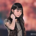Girls2原田都愛、美脚際立つストリートコーデ ヌーディーリップがクール【GirlsAward 2025SS】 画像