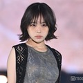なえなの、大胆へそ出しコーデで雰囲気ガラリ【GirlsAward 2025SS】 画像