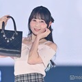 SKE48井上瑠夏、肩開きトップスで上品な雰囲気 目元にラメ輝く【GirlsAward 2025SS】 画像