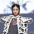 みちょぱ、香川で初開催「TGC」でトップバッター 個性派レザーガウン着こなす【TGC香川2025】 画像