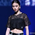 「御上先生」で話題・安斉星来、引き締まった美ウエスト披露 クールなブラックコーデ【TGC香川2025】 画像