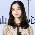橋本環奈、真剣な眼差しの『天久鷹央の推理カルテ』オフSHOTに「凛々しくて可愛い」「どの角度も最高」の声 画像
