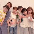 第5子妊娠中の辻希美、ふっくらお腹を見せた家族集合SHOT公開「幸せ過ぎる母の日でした」