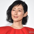 木村多江、両親との幼少期3ショット公開「優しい雰囲気そっくり」「お揃いの服可愛い」と反響 画像