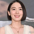 飯豊まりえ、胸元ざっくりワンピ姿で登場 初共演・井浦新の印象告白「オタクがいると思って」【岸辺露伴は動かない 懺悔室】 画像