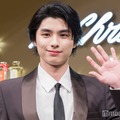 「めおと日和」本田響矢、“原作と同様”ラフな衣装オフショットに反響「破壊力すごい」「反則」 画像