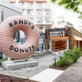 LA人気ドーナツが日本初上陸「ランディーズドーナツ渋谷代官山店」毎日手作りの味を提供 画像