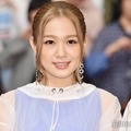 西野カナ、美ウエスト際立つセットアップ姿「スタイル抜群」「へそピアス開けてる？」と反響 画像