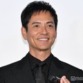 沢村一樹、妻と湘南デート中の2ショット公開「絵になる」「憧れの夫婦」の声 画像
