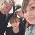 渡辺美奈代、夫＆イケメン息子たちとパシャリ！家族4SHOTに「美男美女」「素敵なファミリー」の声 画像