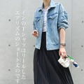 デニムジャケット×プリーツスカートで完成。お出かけにぴったりな軽やかカジュアル【40代の毎日コーデ】 画像