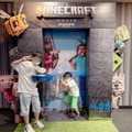 第5子妊娠中の辻希美、次男＆三男と映画館へ！『マイクラ』映画に感動「私でも楽しめました」 画像