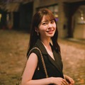 乃木坂46筒井あやめ、ミニ丈ワンピでレストランへ 写真集ロケ最終日のカット解禁【感情の隙間】 画像
