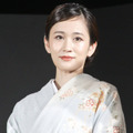 前田敦子、“幸せ空間”『人事の人見』共演者らとの笑顔オフSHOTに反響「いい現場ですね」「楽しそう」 画像