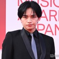 中島健人、全身黒スーツ姿で登場「国際音楽賞」“レカペ”トップバッターに歓声【MUSIC AWARDS JAPAN】 画像